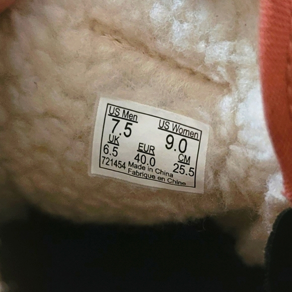 Shoes - Picture 6 of 7